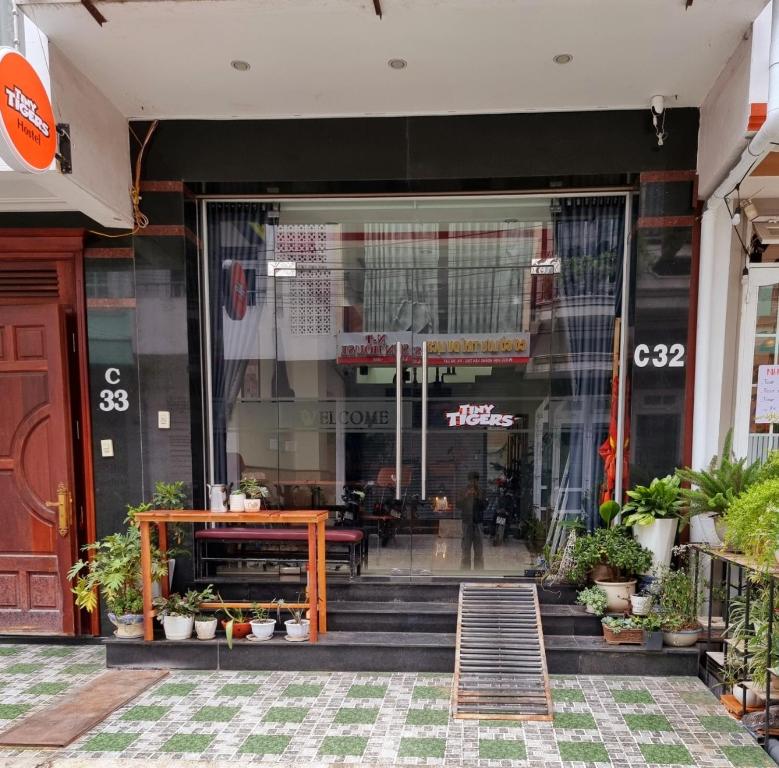 Mặt tiền/cổng chính của Dalat Tiny Tigers Hostel