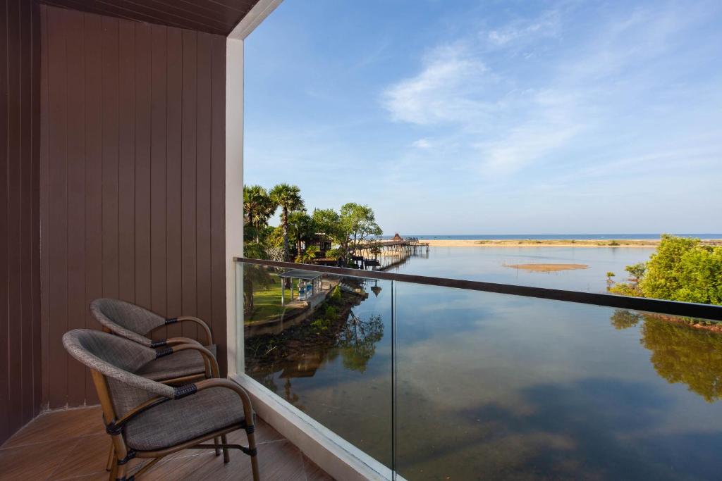 The Hotspring Beach Resort & Spa - SHA Extra Plus - Deluxe Seaview - Modern Style