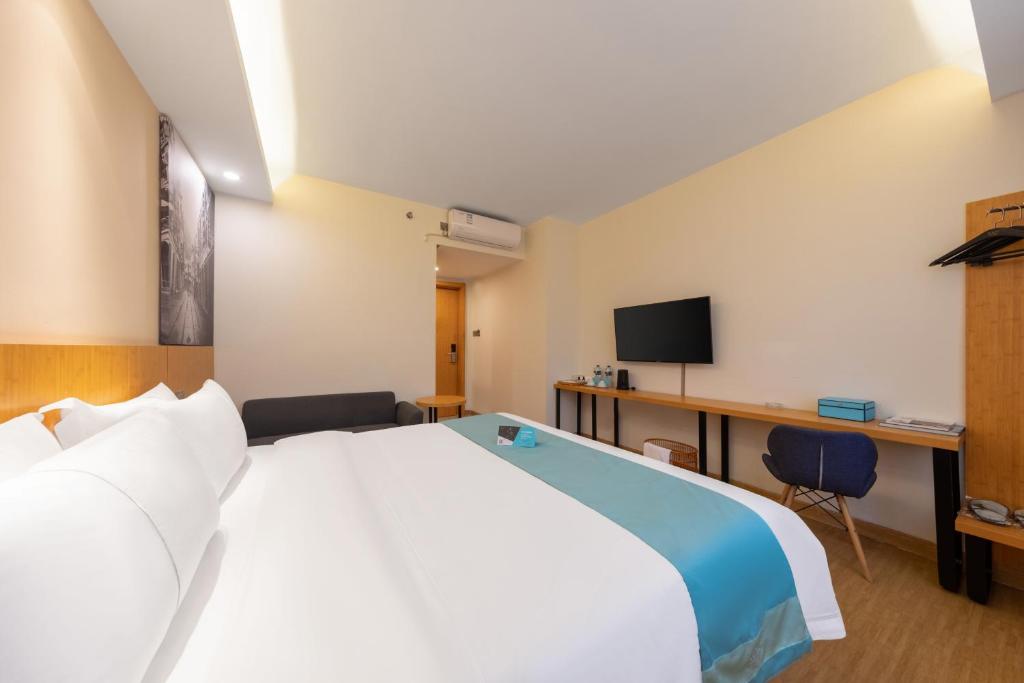 TV a/nebo společenská místnost v ubytování Xana Lite Hotel - Guangzhou Fangcun Huadiwan Metro Station