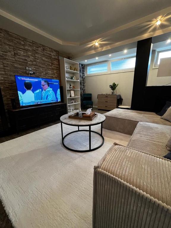 Televízia a/alebo spoločenská miestnosť v ubytovaní Relaxed appartment