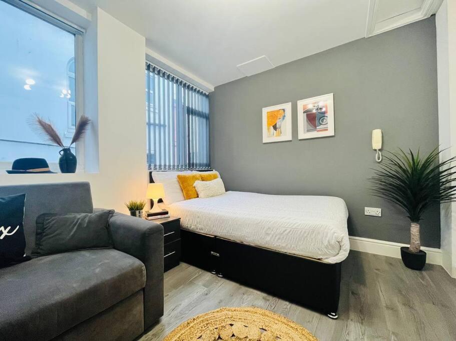 Downtown Style Convenience, Liverpool Tarifs 2023