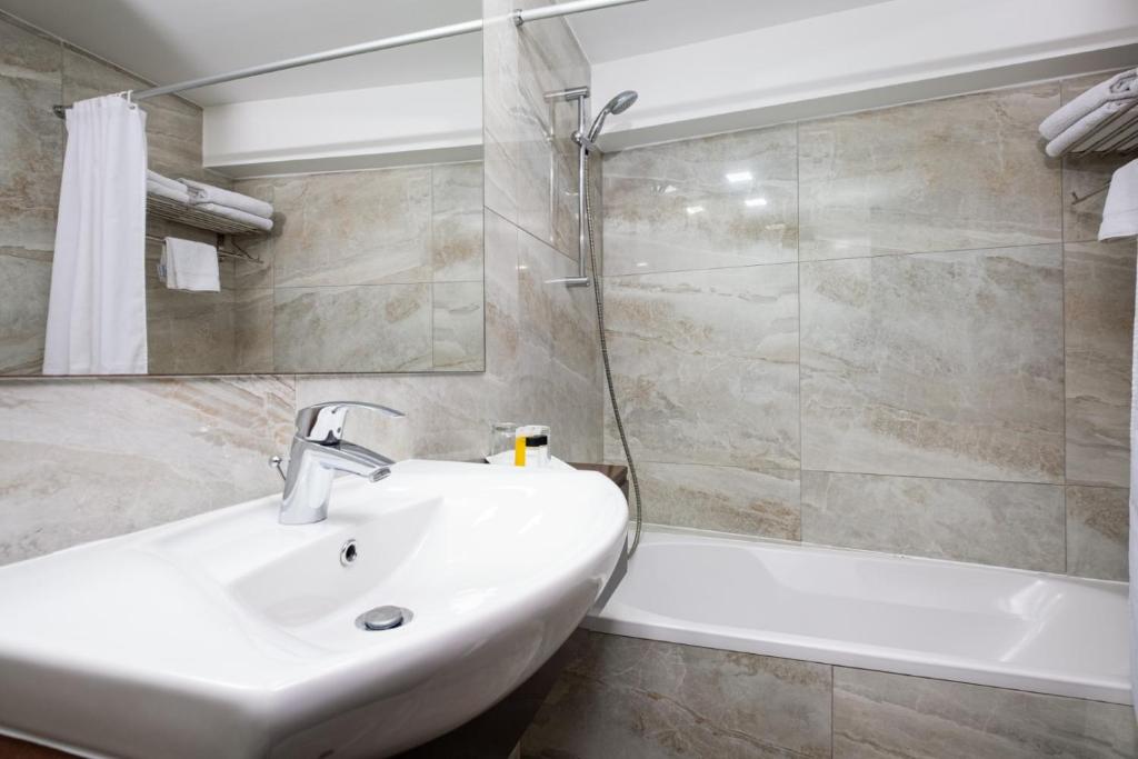 Koupelna v ubytování Livadhiotis City Hotel