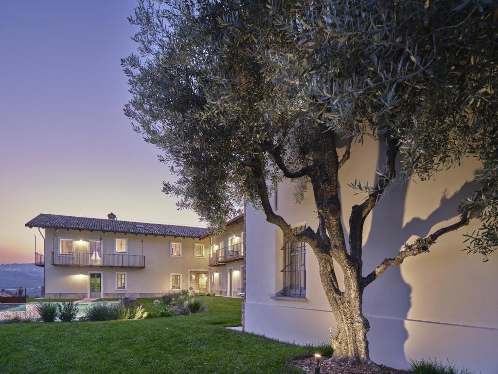 Tenuta Bussia - Wine Relais & Spa, Monforte dʼAlba, Italy