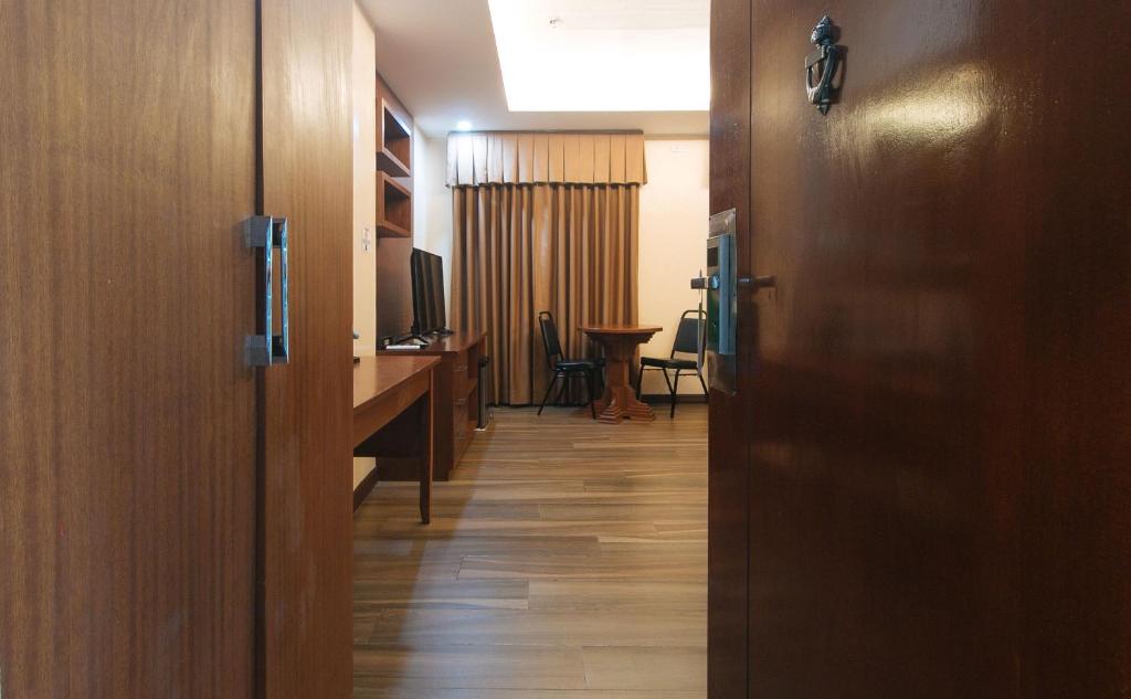M28 Hotel and Apartments Quezon City - 豪华室