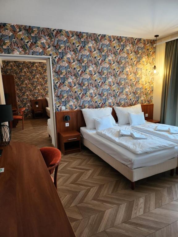 מיטה או מיטות בחדר ב-Hotel Csillag Tokaj