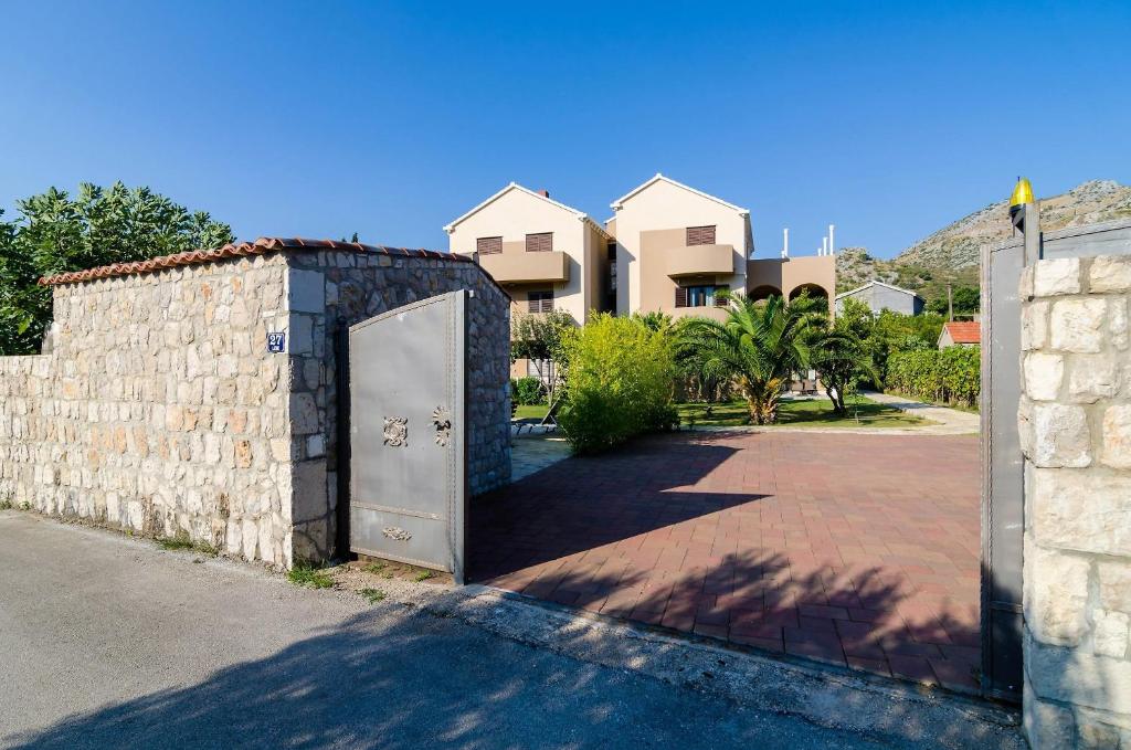 Budova, v ktorej sa apartmán nachádza