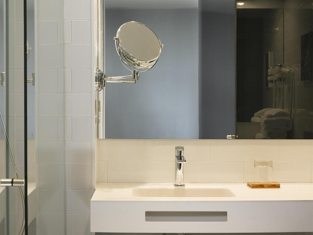 Yurbban Trafalgar Hotel - 19