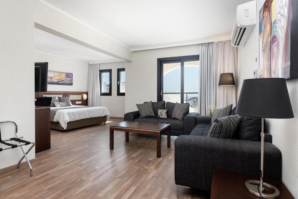 Postel nebo postele na pokoji v ubytování Livadhiotis City Hotel