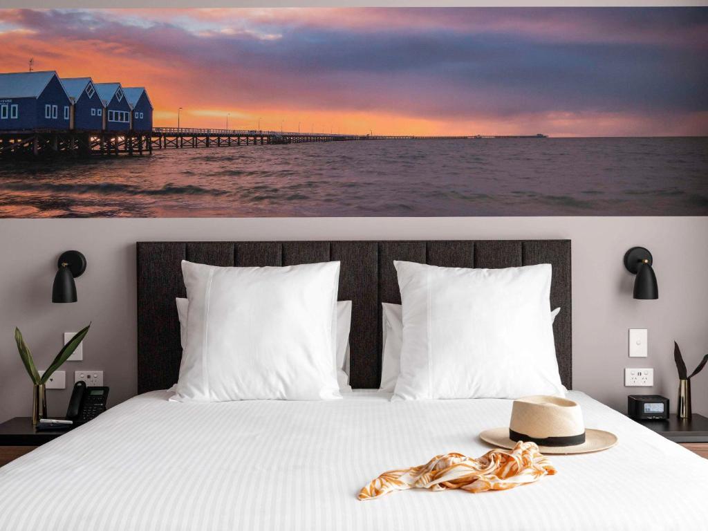 Ein Bett oder Betten in einem Zimmer der Unterkunft Novotel Perth Murray Street