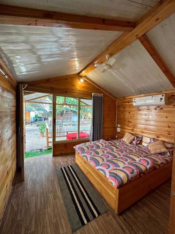 Postel nebo postele na pokoji v ubytování Basho beach Resort