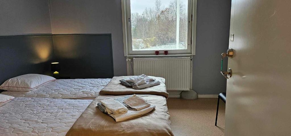 Postel nebo postele na pokoji v ubytování Näsbygården