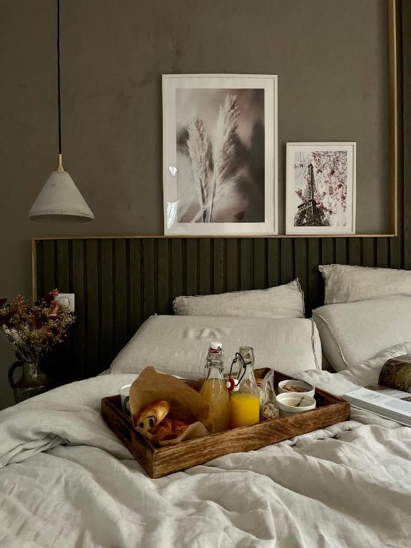 Posteľ alebo postele v izbe v ubytovaní Madame Imagine, Lodges & SPA Epinal