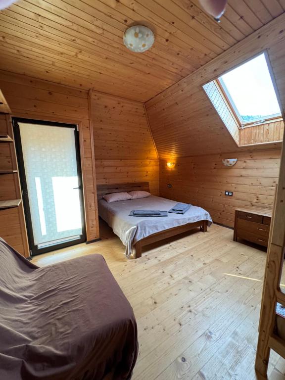 Postel nebo postele na pokoji v ubytování Guest House Pid Dubom Карпати Під Дубом