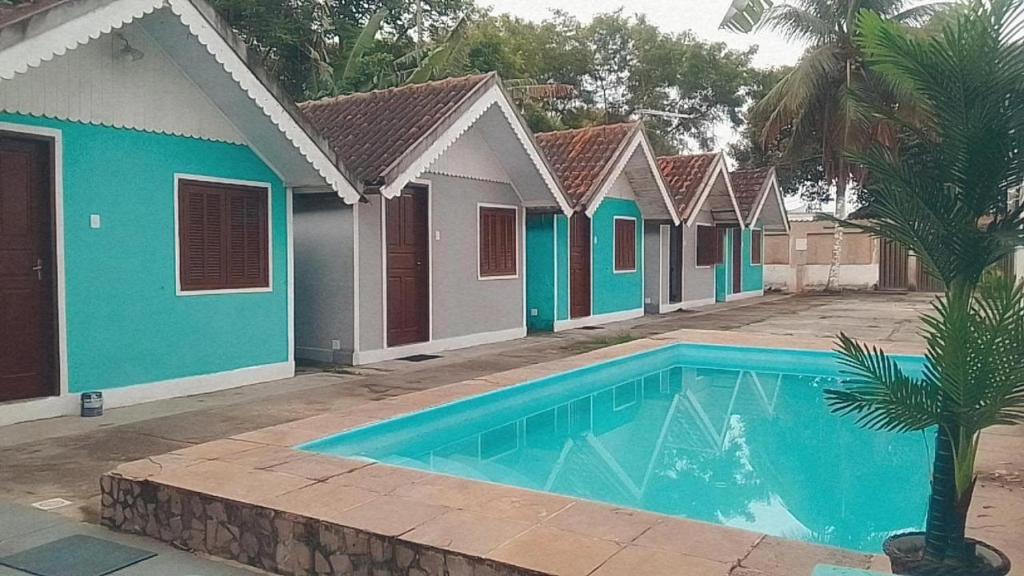 a swimming pool in front of a row of houses at Pousada do Sol in Rio de Janeiro