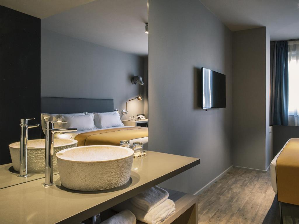 Yurbban Trafalgar Hotel - 11