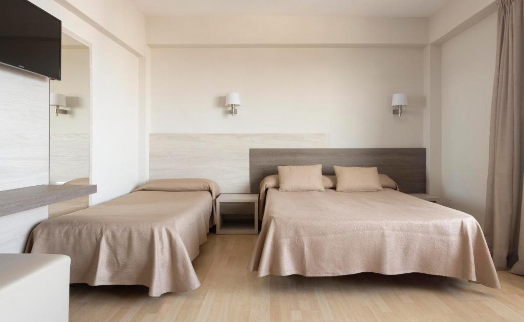 Hotel Palia Maria Eugenia - Classic Quadruple Room (2 Adults + 2 Children)