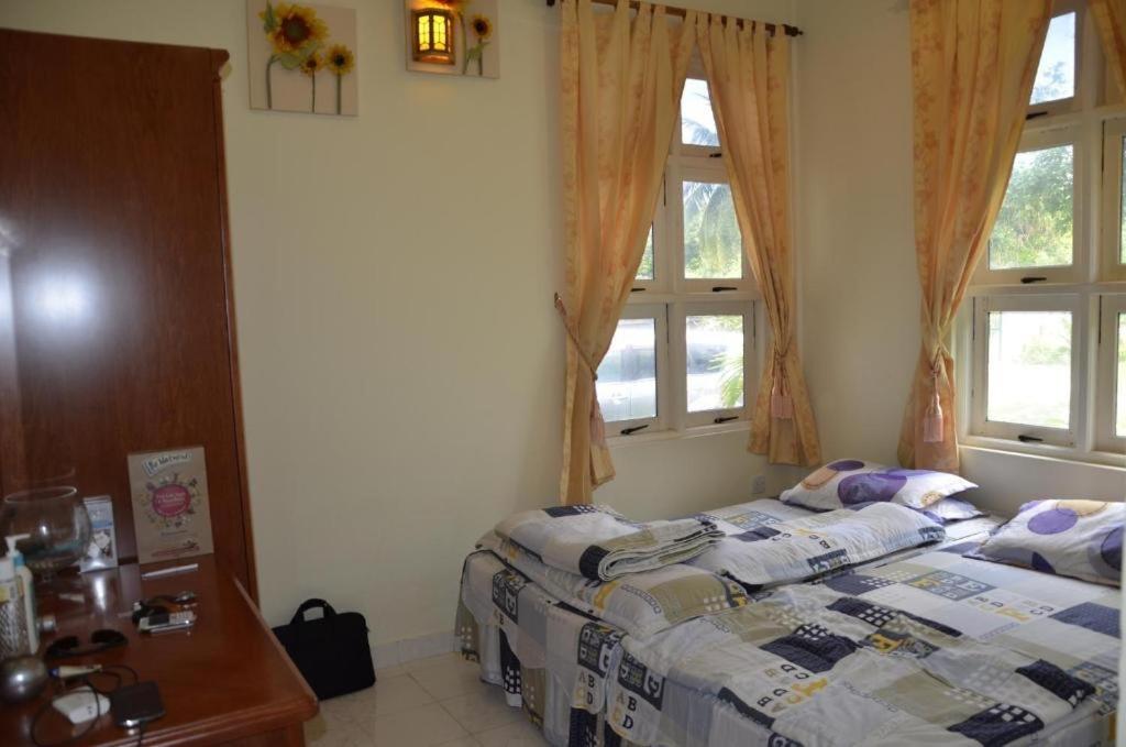 Postel nebo postele na pokoji v ubytování Nazaki Luxury Beach Hotel