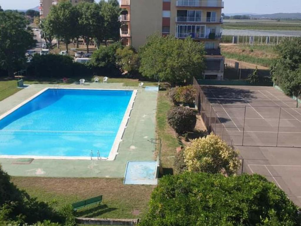 a view of a swimming pool from a building at Apartamento Sant Pere Pescador, 2 dormitorios, 6 personas - ES-89-121 in Sant Pere Pescador