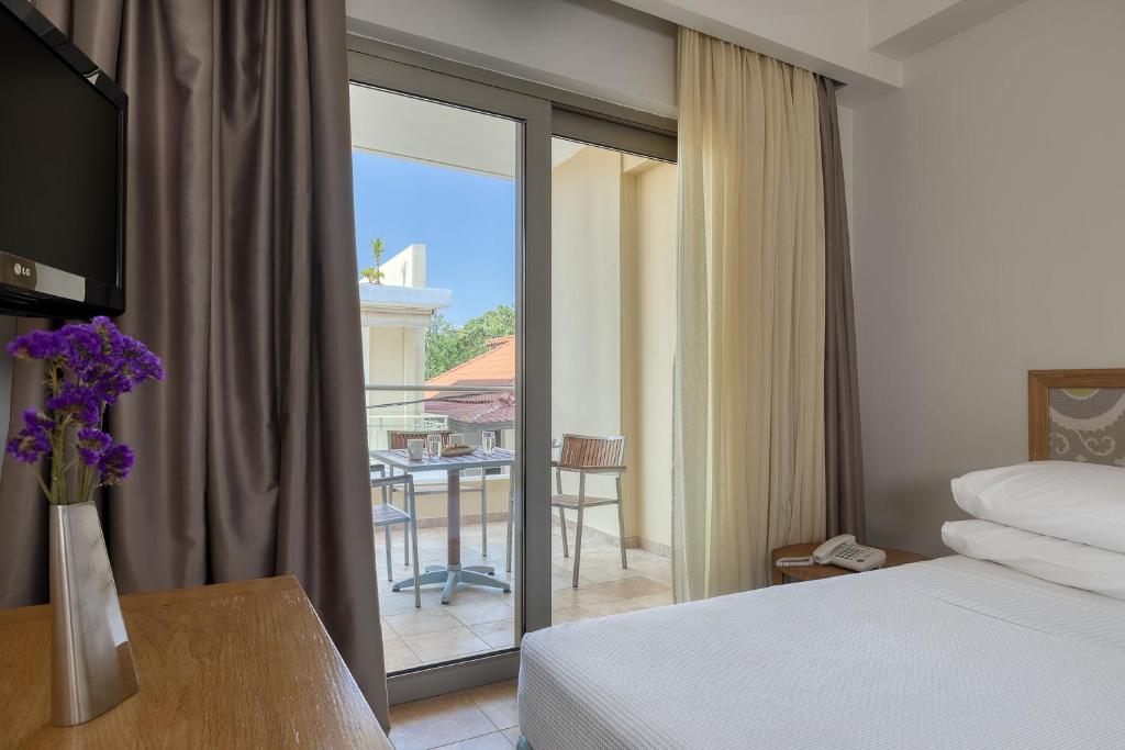 Postel nebo postele na pokoji v ubytování Almira Hotel