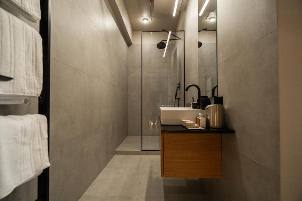 Hotel MiraMar smart room - Salle De Reine