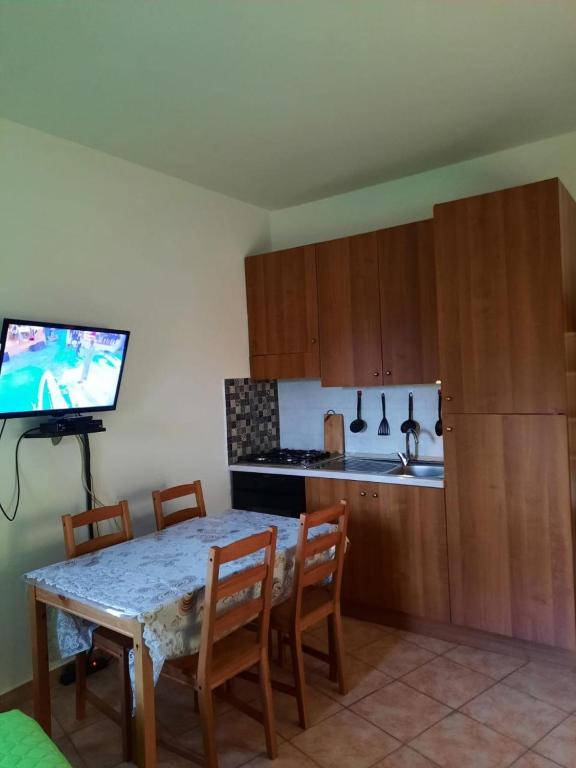 Kuchyň nebo kuchyňský kout v ubytování Lorica Apartment Residence LagoSila
