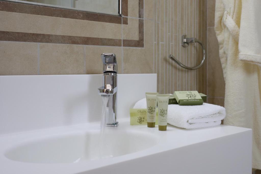 Koupelna v ubytování Almira Hotel