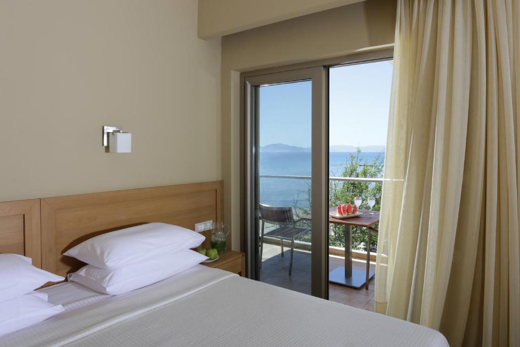 Postel nebo postele na pokoji v ubytování Almira Hotel