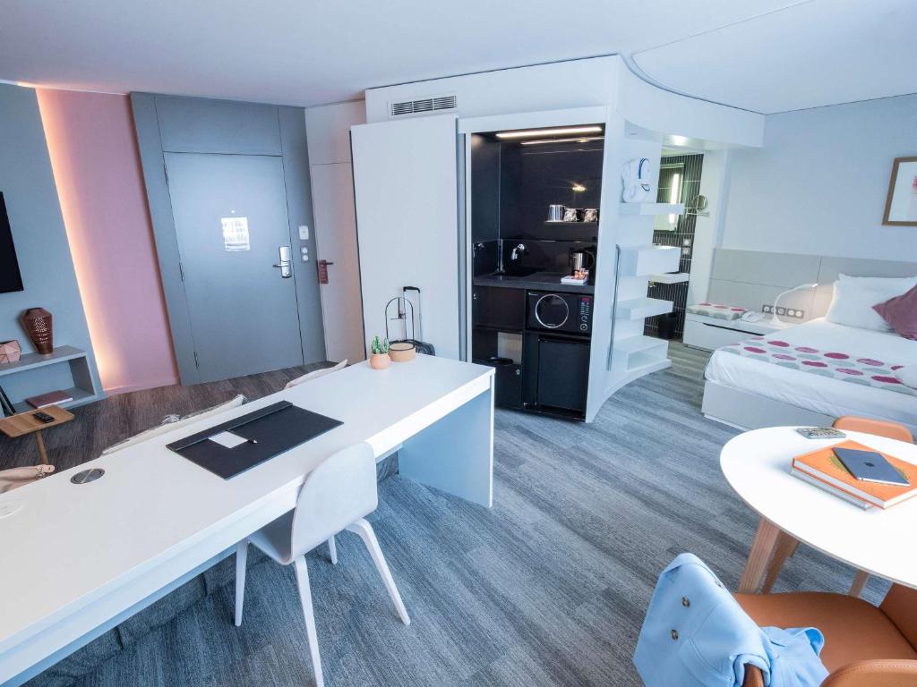 Postel nebo postele na pokoji v ubytování Novotel Suites Luxembourg