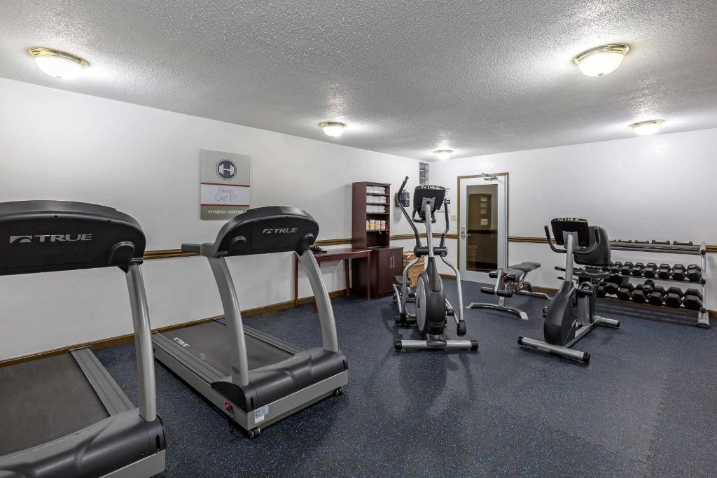 Fitness centrum a/nebo fitness zařízení v ubytování Clarion Inn Falls Church-Arlington