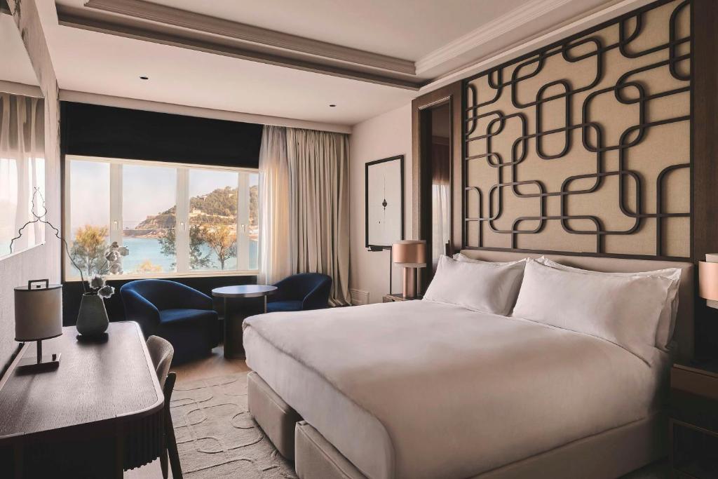 Гостиная зона в Nobu Hotel San Sebastián