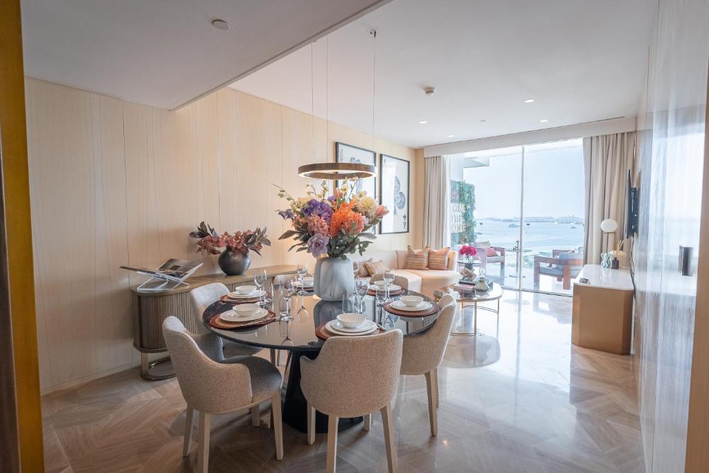 Posezení v ubytování Daniels Stunning 2BR with Full Sea View at Five