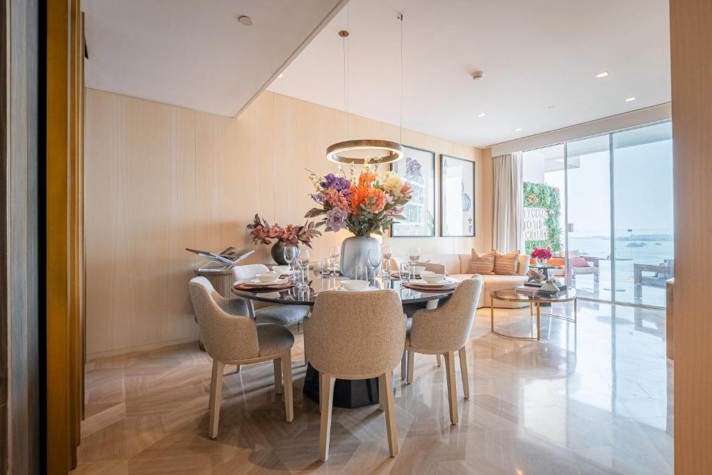 Posezení v ubytování Daniels Stunning 2BR with Full Sea View at Five