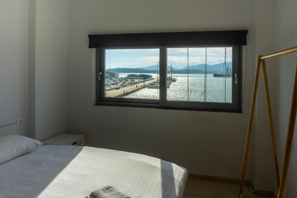 Posteľ alebo postele v izbe v ubytovaní Nest Port View Apartment