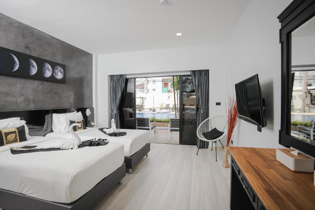 Postel nebo postele na pokoji v ubytování ETK Patong Resort