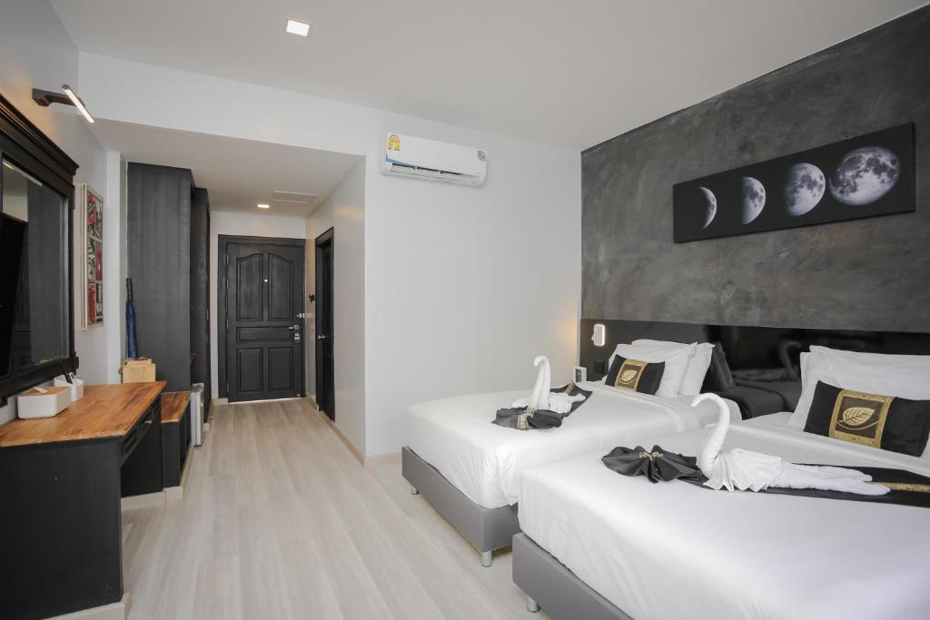 Postel nebo postele na pokoji v ubytování ETK Patong Resort