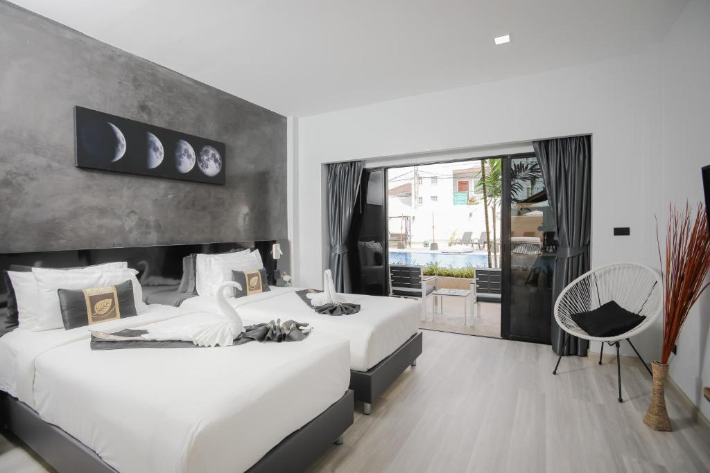 Postel nebo postele na pokoji v ubytování ETK Patong Resort