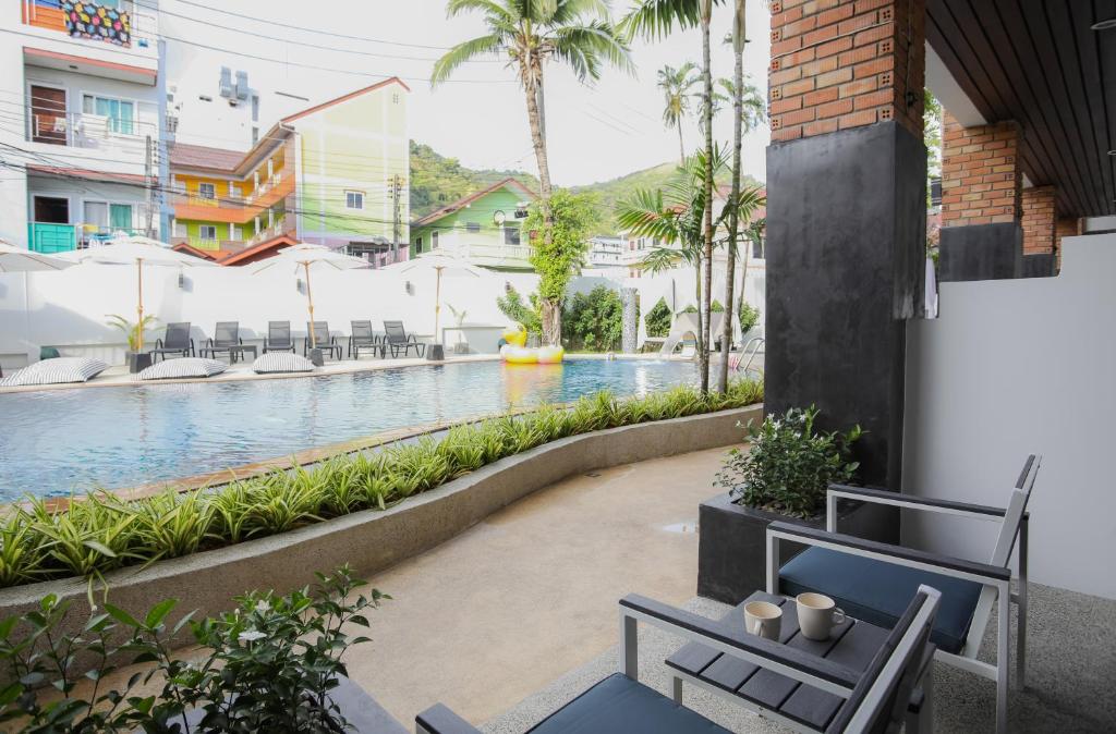 Bazén v ubytování ETK Patong Resort nebo v jeho okolí