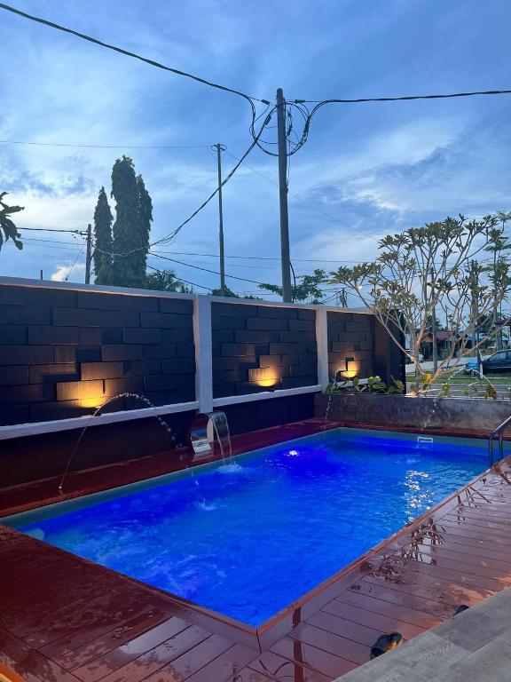 Bazén v ubytování LA Villas Kuantan Private Pool,Near Beach,BBQ,Karaoke nebo v jeho okolí