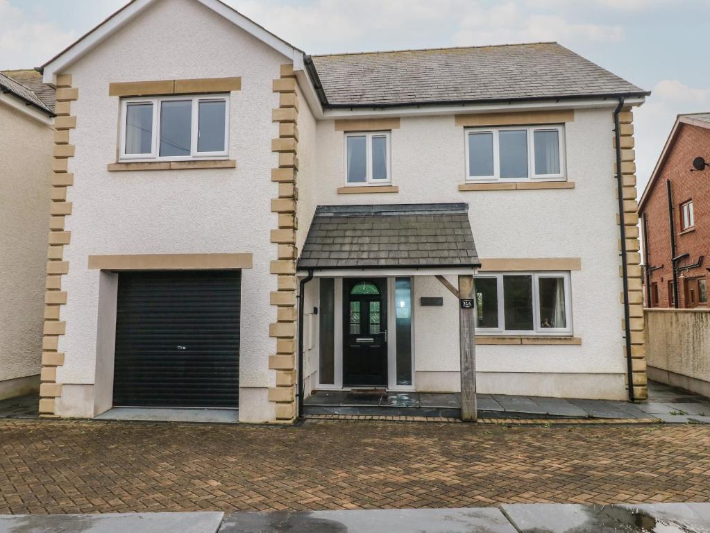 Llygad Y Lleuad Moon, Burry Port (updated prices 2024)