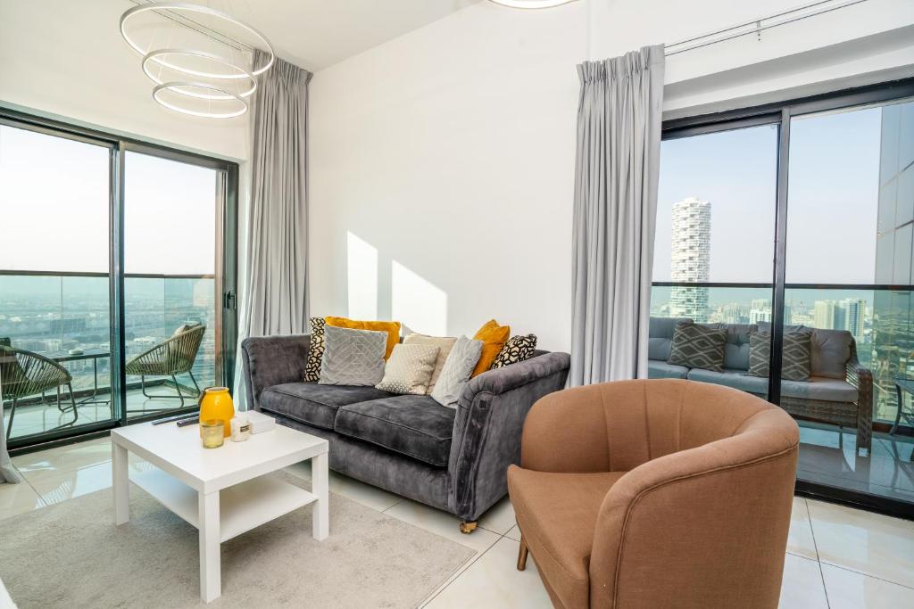 Posezení v ubytování Tanin - Modern Spacious 1BR Apartment With 2 Balconies