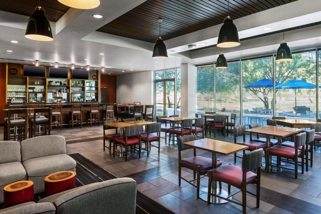 Restaurace v ubytování Four Points by Sheraton at Phoenix Mesa Gateway Airport
