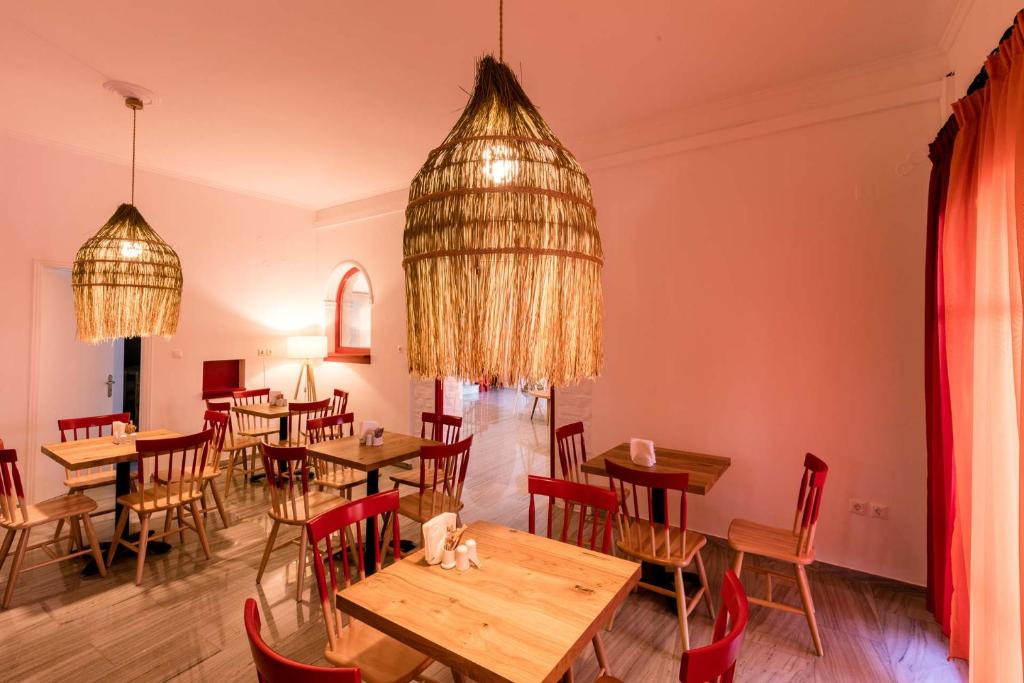 Część wypoczynkowa w obiekcie Acqua Vatos Paros Hotel