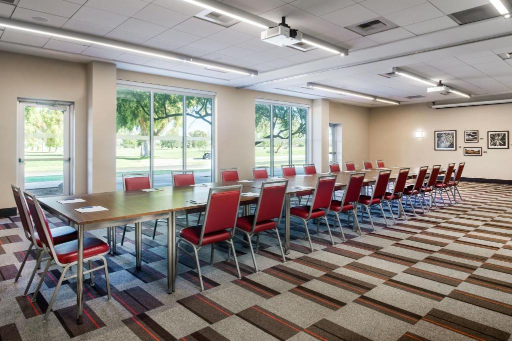 Konferenční prostory v ubytování Four Points by Sheraton at Phoenix Mesa Gateway Airport