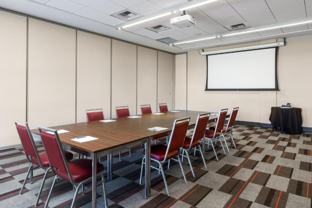 Konferenční prostory v ubytování Four Points by Sheraton at Phoenix Mesa Gateway Airport