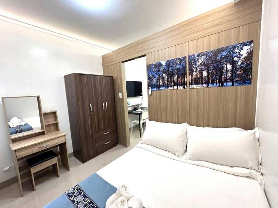 MOA Pasay Shore Residences 774 Budget meal Staycation near Resort World