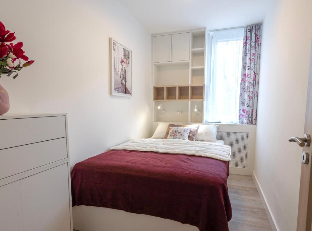 Postel nebo postele na pokoji v ubytování Millennium Apartman Tatabánya