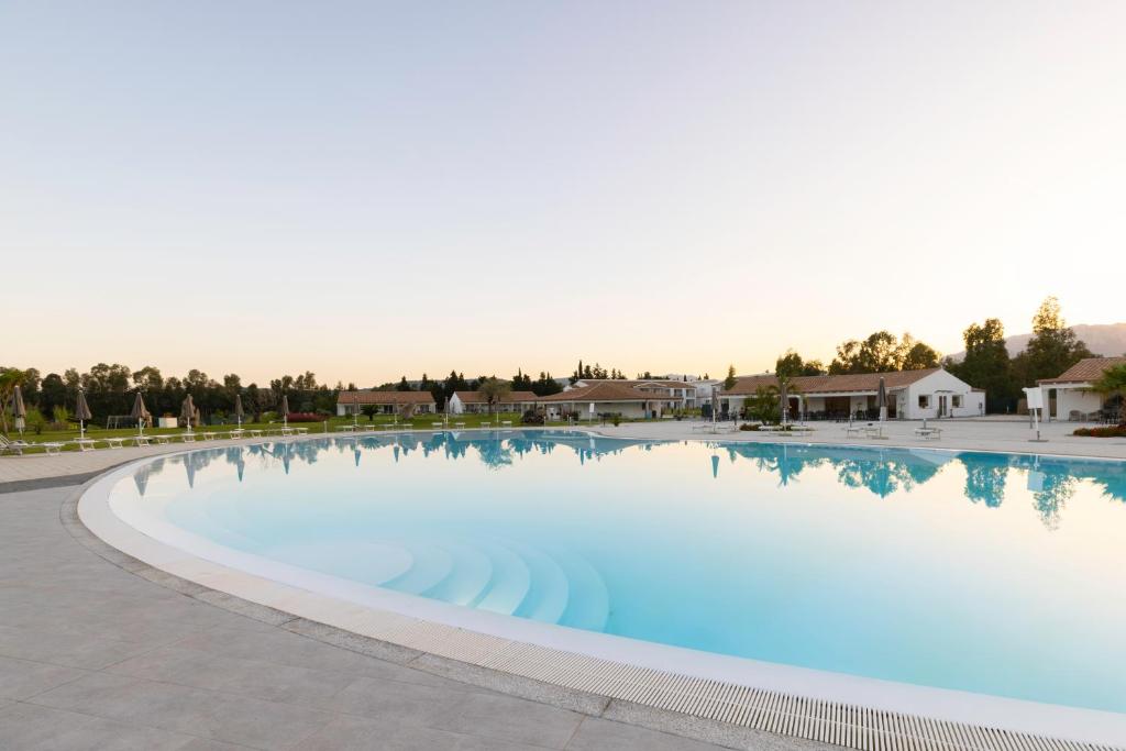 Basen w obiekcie Hotel S'arena Beach lub w pobliżu