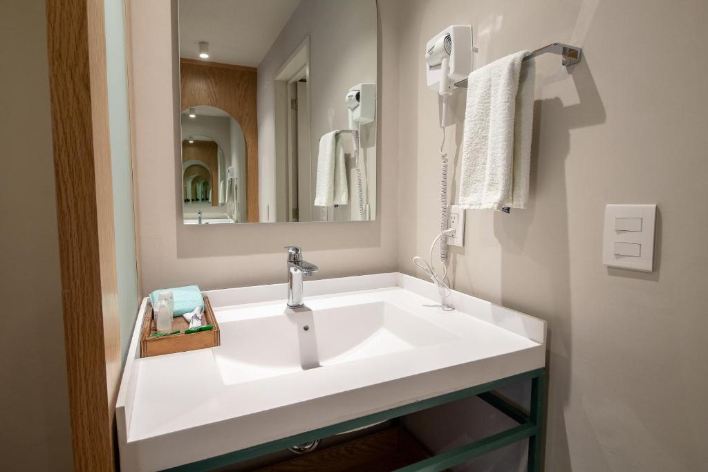 Koupelna v ubytování Oliva Plaza Hotel