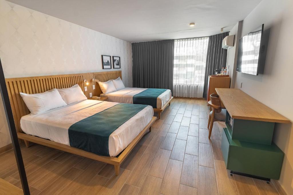Postel nebo postele na pokoji v ubytování Oliva Plaza Hotel