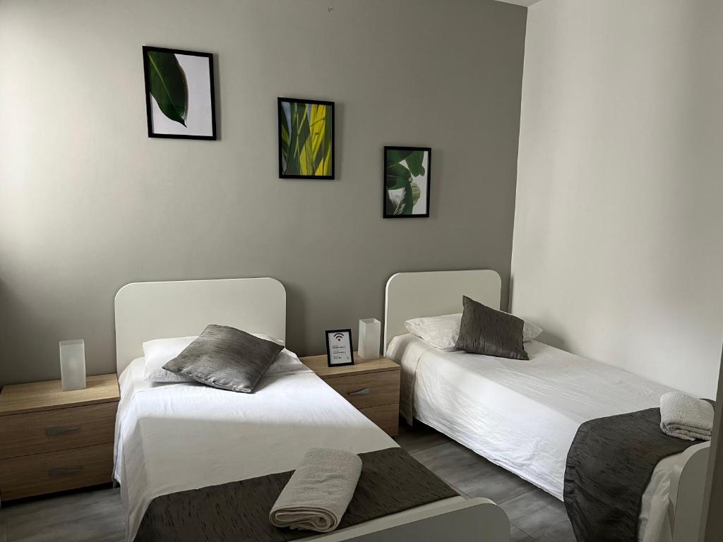 Postel nebo postele na pokoji v ubytování F4 Room 2, Private Room two single beds shared bathroom